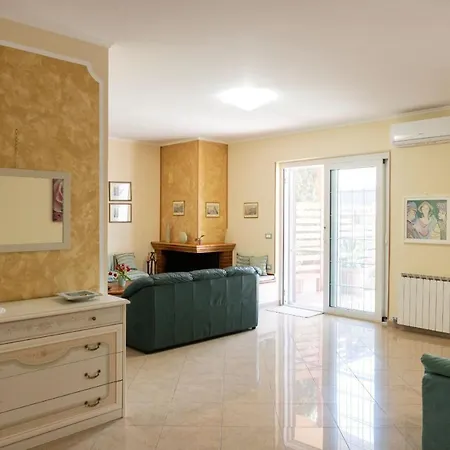 Holidaycasa Circe - Con Giardino Vista Mare Terracina