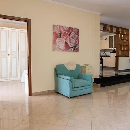 Holidaycasa Circe - Con Giardino Vista Mare Apartment *