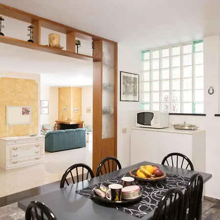 Holidaycasa Circe - Con Giardino Vista Mare Apartment